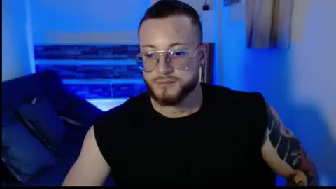 justin_mackenlly online show from March 5, 9:33 pm