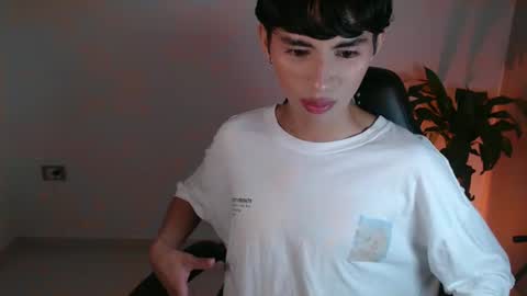 Justin online show from November 19, 8:14 am