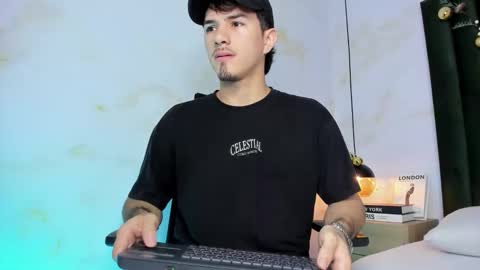 Justin online show from December 18, 7:31 pm