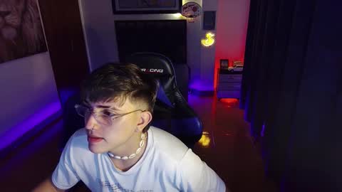Snapshot of justin_trevor chatting on October 21, 11:16 pm Justin trevor online show from October 21, 11:16 pm