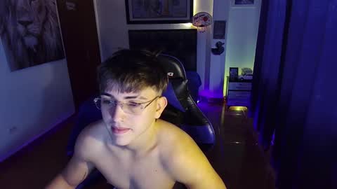 Snapshot of justin_trevor chatting on October 22, 11:21 am Justin trevor online show from October 22, 11:21 am