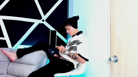 justinfuller_31 online show from September 11, 7:14 pm