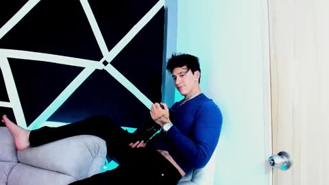 justinfuller_31 online show from September 19, 12:45 am