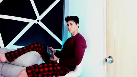 justinfuller_31 online show from September 22, 6:54 pm