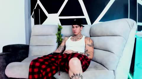 justinfuller_31 online show from October 10, 7:13 pm