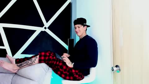 justinfuller_31 online show from October 20, 6:30 pm