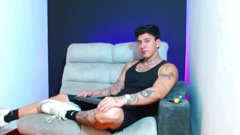 justinfuller_31 online show from February 5, 1:43 am