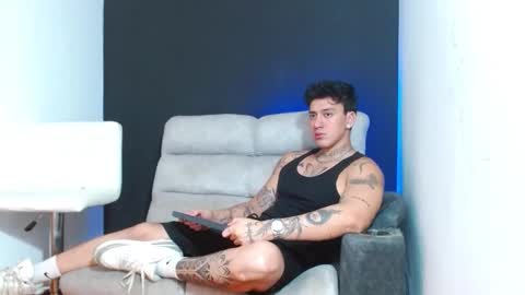 justinfuller_31 online show from February 25, 11:25 pm