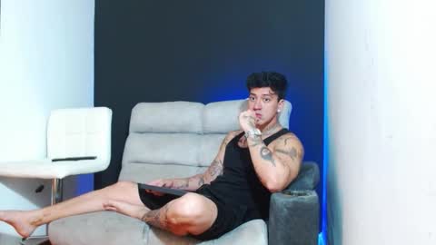 justinfuller_31 online show from March 7, 7:33 pm