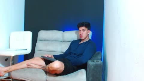 justinfuller_31 online show from March 12, 7:20 pm