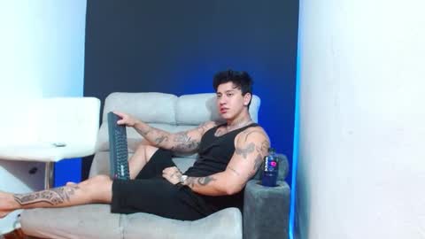 justinfuller_31 online show from March 26, 2:55 pm