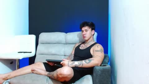 justinfuller_31 online show from March 27, 3:01 am