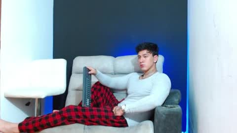 justinfuller_31 online show from April 9, 6:57 pm