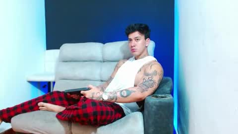 justinfuller_31 online show from April 12, 6:24 pm