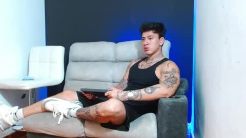 justinfuller_31 online show from April 22, 4:48 am