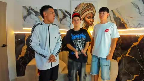 justingtime21 online show from May 18, 9:31 pm