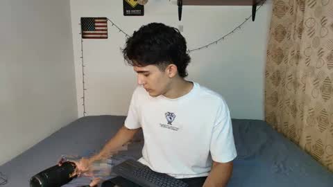 Snapshot of justinsinner1 chatting on February 7, 10:09 pm justinsinner1 online show from February 7, 10:09 pm