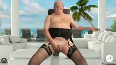 Snapshot of justlookingforfun68 chatting on June 24, 8:13 am justlookingforfun68 online show from June 24, 8:13 am
