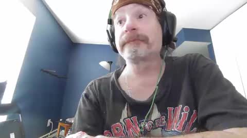 Snapshot of justmetool chatting on December 5, 4:23 pm Tool online show from December 5, 4:23 pm