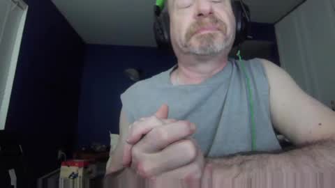 Snapshot of justmetool chatting on March 7, 11:18 am Tool online show from March 7, 11:18 am