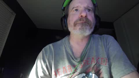 Snapshot of justmetool chatting on September 23, 5:21 am Tool online show from September 23, 5:21 am