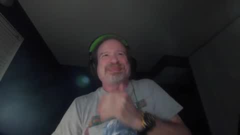 Snapshot of justmetool chatting on October 5, 7:39 am Tool online show from October 5, 7:39 am