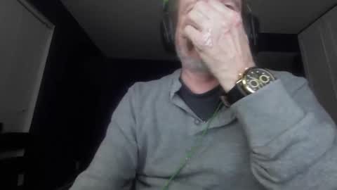 Snapshot of justmetool chatting on November 5, 3:06 am Tool online show from November 5, 3:06 am