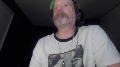 Snapshot of justmetool chatting on November 16, 6:19 am Tool online show from November 16, 6:19 am
