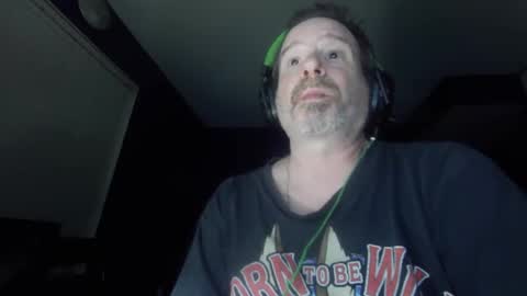 Snapshot of justmetool chatting on January 6, 6:39 am Tool online show from January 6, 6:39 am