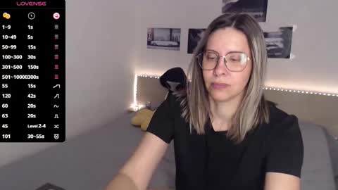 Julie online show from November 24, 5:18 am