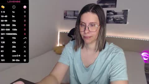 Julie online show from April 6, 4:46 am