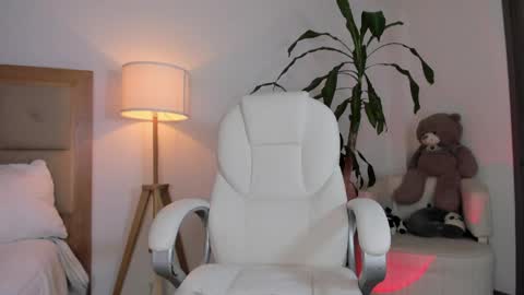 IG imbellamiaa online show from April 5, 1:25 am