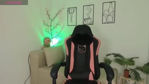 Snapshot of jvenuss chatting on October 5, 9:13 pm ees 3 online show from October 5, 9:13 pm