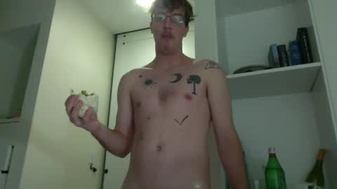 Snapshot of jwill10000 chatting on December 8, 10:08 am J and Sugar snap pea online show from December 8, 10:08 am