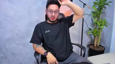 Kaan  Annie online show from March 30, 3:18 am