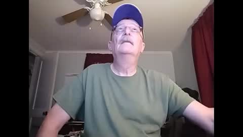 Snapshot of kabriggs137 chatting on December 18, 10:35 pm kabriggs137 online show from December 18, 10:35 pm