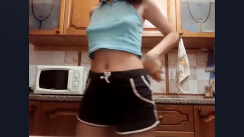 Snapshot of kacilangowski chatting on October 23, 3:44 pm Nika online show from October 23, 3:44 pm