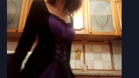 Snapshot of kacilangowski chatting on October 31, 6:09 pm Nika online show from October 31, 6:09 pm