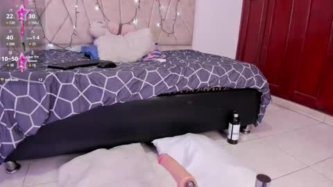 Snapshot of kaelaa18 chatting on December 13, 1:12 pm Kaela online show from December 13, 1:12 pm