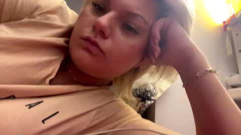 Kaelia and Daniel online show from October 20, 6:08 pm