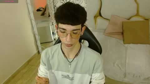 kai_tay1 online show from April 22, 3:09 am