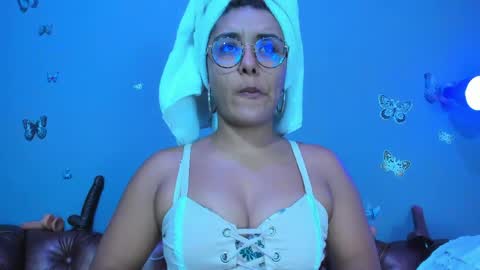 kaira_mosse_ online show from March 27, 12:05 pm