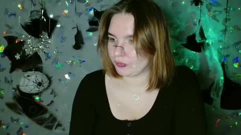 Kaitlin online show from October 1, 5:19 pm