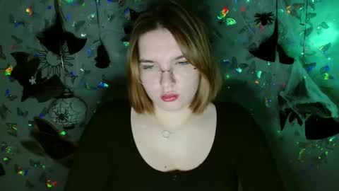 Kaitlin online show from October 6, 5:43 pm
