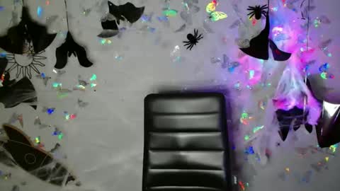 Kaitlin online show from October 11, 6:23 am