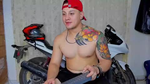 Snapshot of kaledd_musclee chatting on December 22, 3:22 am Kaledd musclees room Master online show from December 22, 3:22 am