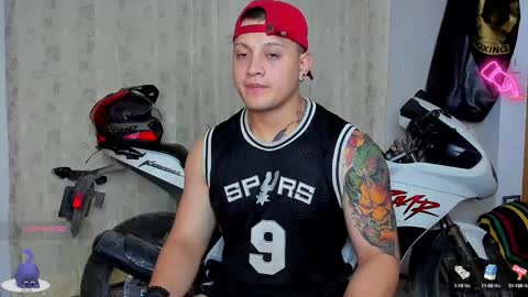 Snapshot of kaledd_musclee chatting on December 28, 11:48 pm Kaledd musclees room Master online show from December 28, 11:48 pm