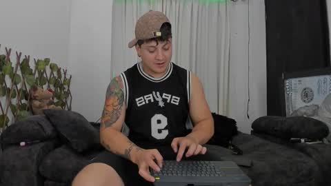 Snapshot of kaledd_musclee chatting on October 22, 5:19 am Kaledd musclees room Master online show from October 22, 5:19 am