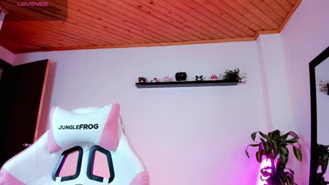 Kali Ka Please help me with your thumbs up its important   dont forget my birthday on October 26 online show from September 11, 6:08 pm