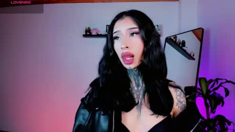 Snapshot of kali_ka chatting on June 29, 9:04 pm Kali Ka Please help me with your thumbs up its important dont forget my birthday on October 26 online show from June 29, 9:04 pm